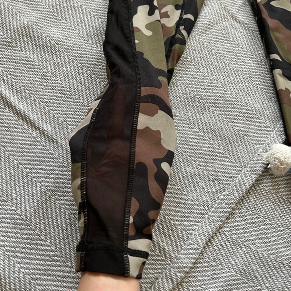 Sommer Ray ⎮ Camo legging - Picture 6 of 8
